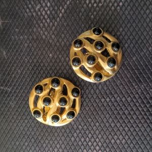 🌞🌞VINTAGE CLIP ON EARRINGS  gold tone and black